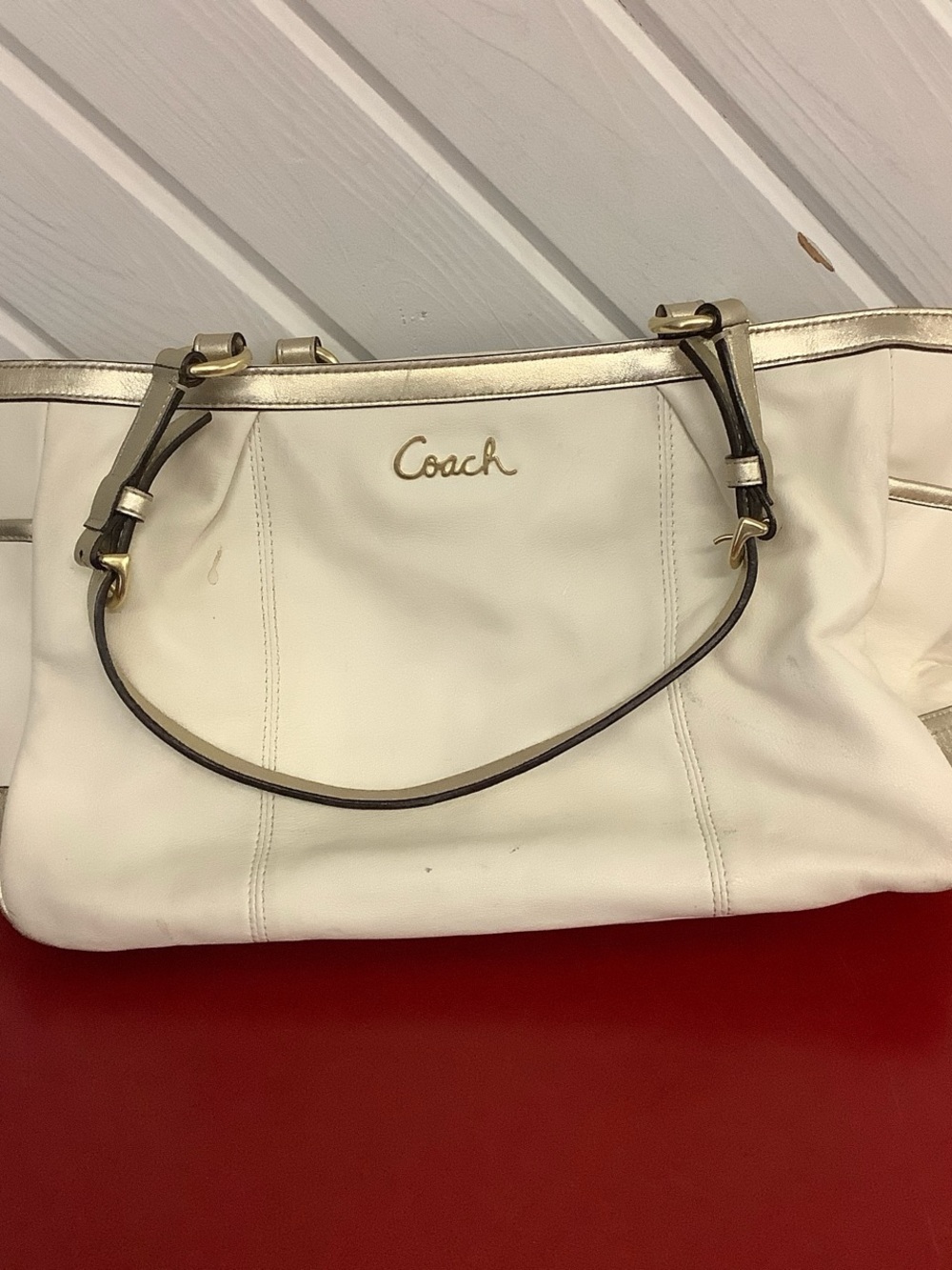 Coach White and Gold Leather Shoulder Bag